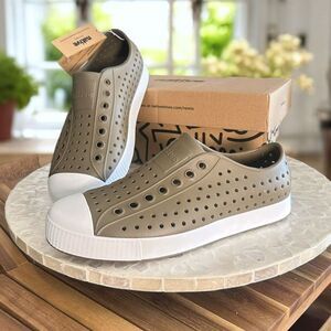 Native Jefferson EVA Slip-On Water Shoes Sneakers UTILITY GREEN Unisex Womens 7